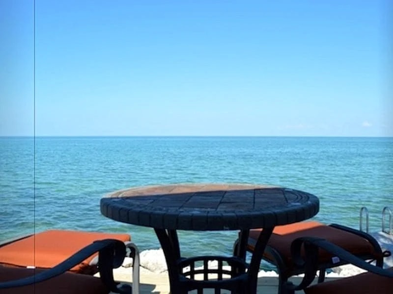 Charming Fishing Bungalow on the Bay – Waterfront Retreat in Long Key in Layton, Florida, United States — photo 3
