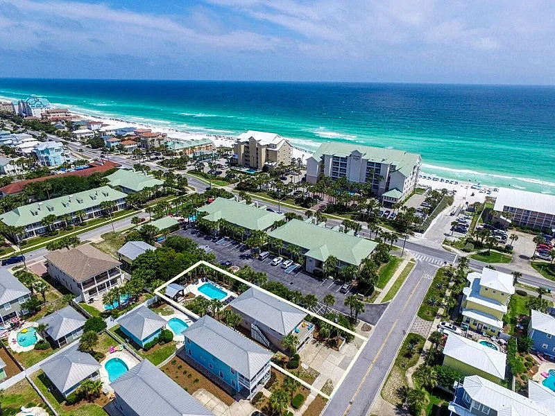 Salty Skipper | Beach Views | Heated Pool | Tiki Bar | 2 Kitchen & Living Area