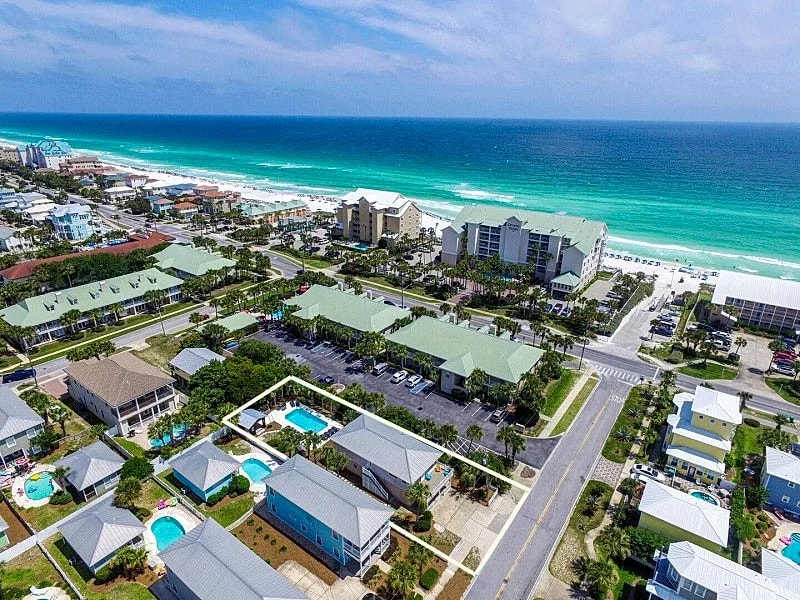 Salty Skipper | Beach Views | Heated Pool | Tiki Bar | 2 Kitchen & Living Area
