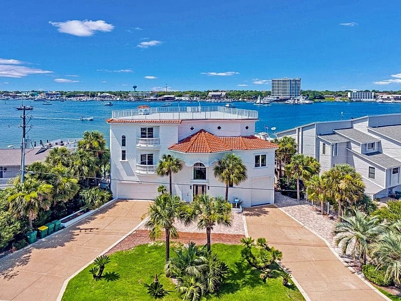 Seaside Palace | Waterfront Mansion | Endless Views | Pool & Spa | Elevator in Destin, Florida, United States — photo 2