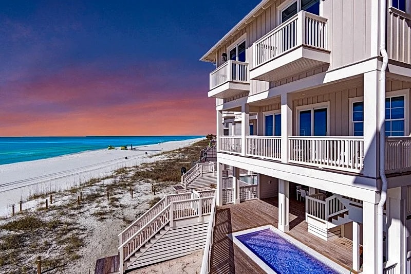 Beach House Whale Rested - Direct Beachfront, Pool, West End of PCB