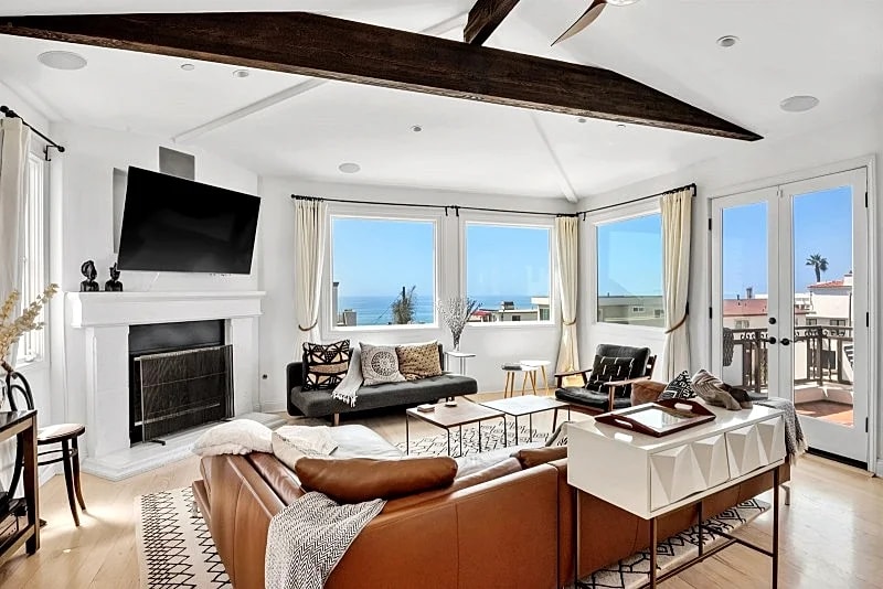 98 Manhattan Elegant Ocean View South Manhattan Townhome Steps From The Beach in Manhattan Beach, California, United States — photo 4