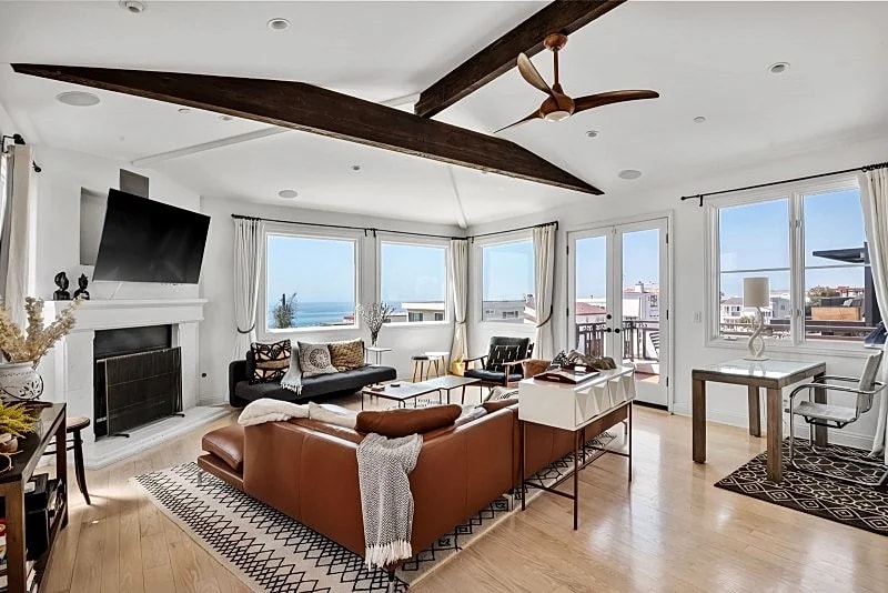 98 Manhattan Elegant Ocean View South Manhattan Townhome Steps From The Beach in Manhattan Beach, California, United States — photo 2