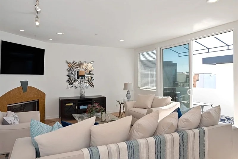Experience Ultimate Beachside Living in Stunning Manhattan Beach Townhouse in Manhattan Beach, California, United States — photo 5