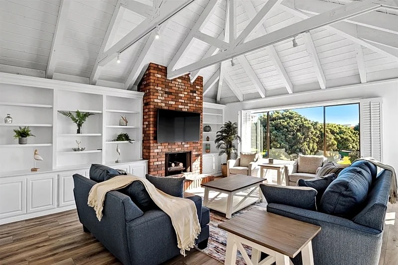 Manhattan Beachfront Bliss – Stylish Ocean View Duplex Just Steps from the Sand! in Manhattan Beach, California, United States — photo 4