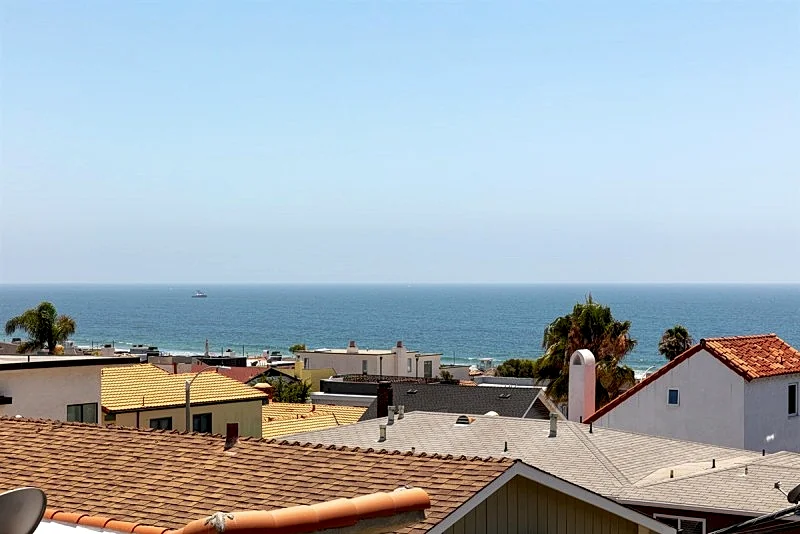 Charming Coastal Cottage with Guest Quarters & Rooftop Deck – Steps from the Beach!