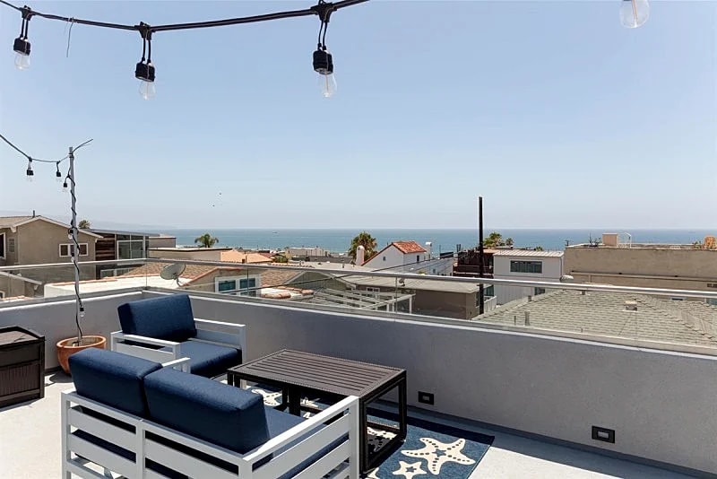 Charming Coastal Cottage with Guest Quarters & Rooftop Deck – Steps from the Beach! in Hermosa Beach, California, United States — photo 4