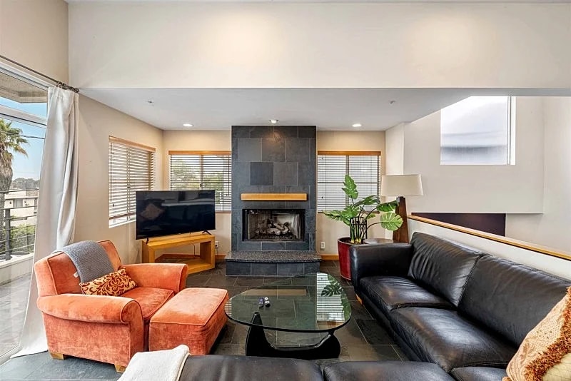 Coastal Elegance Just Steps from the Sand, Your Perfect Manhattan Beach Getaway in Manhattan Beach, California, United States — photo 4
