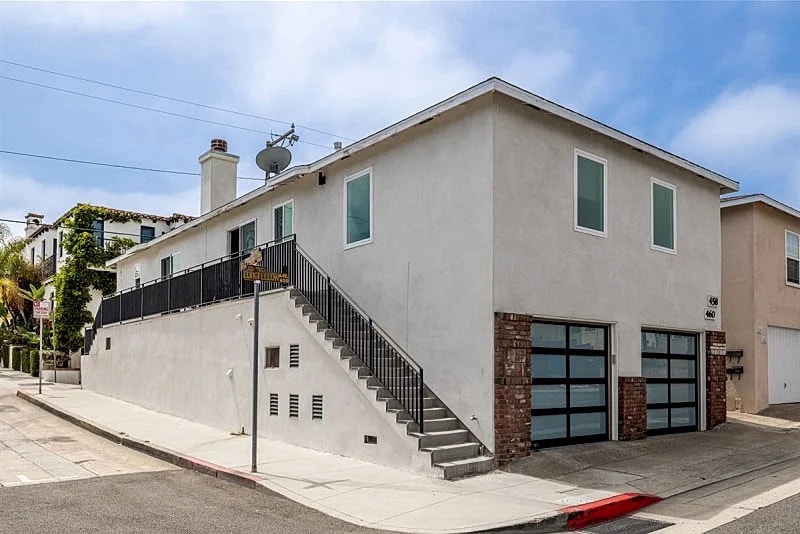 Picture-Perfect Coastal Living Steps from the Sand – North Hermosa Beach 1-Bedroom Gem in Hermosa Beach, California, United States — photo 3