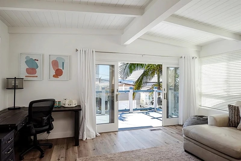 Charming 3-Bedroom Home Just Steps from Downtown Manhattan Beach - SCVR in Manhattan Beach, California, United States — photo 3