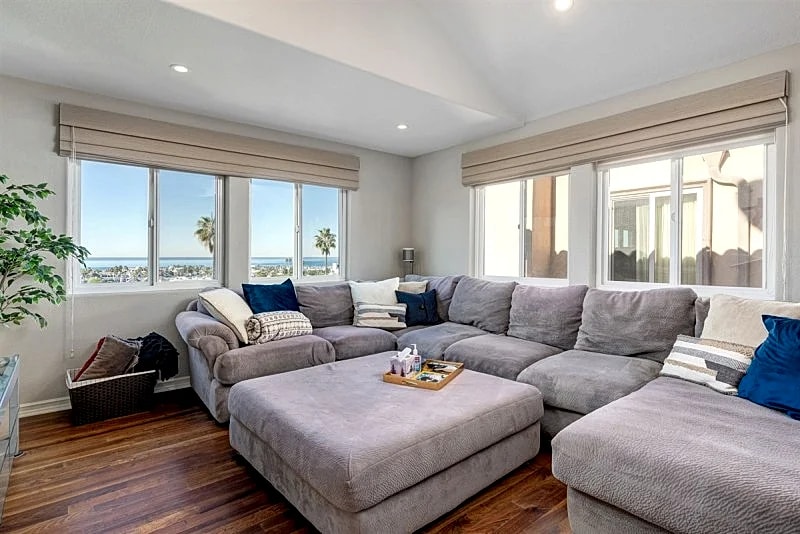 Oceanview Redondo Beach Townhome, Perfect Coastal Retreat with BBQ & Seating in Redondo Beach, California, United States — photo 3