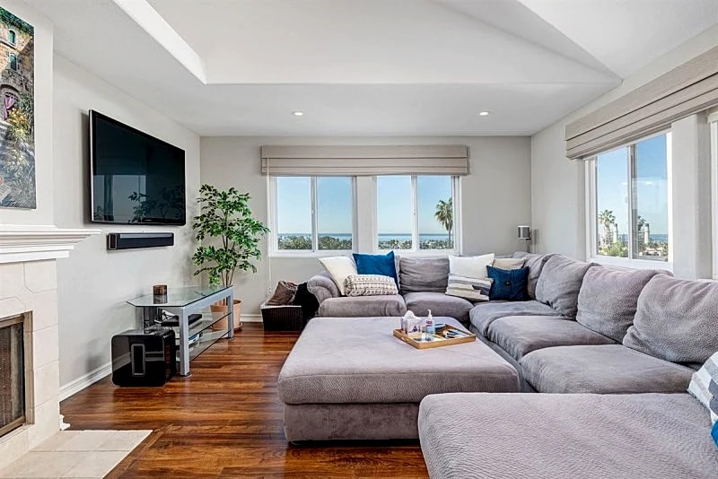 Oceanview Redondo Beach Townhome, Perfect Coastal Retreat with BBQ & Seating in Redondo Beach, California, United States — photo 4