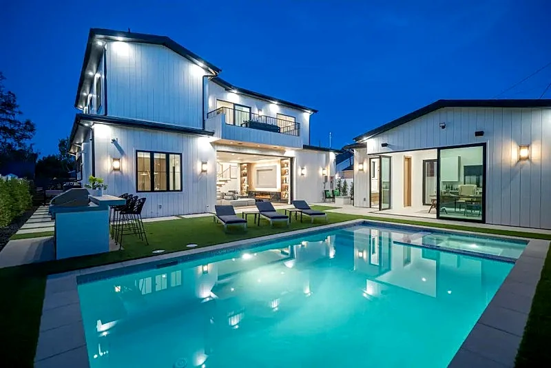 Luxury home w/pool, office n bbq