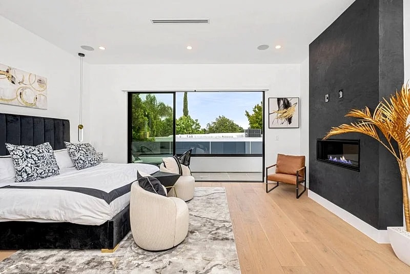 Exquisitely Chic home w/pool/bbq in Los Angeles, California, United States — photo 4