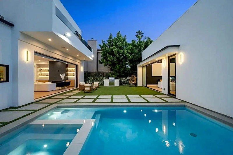 Exquisitely Chic home w/pool/bbq