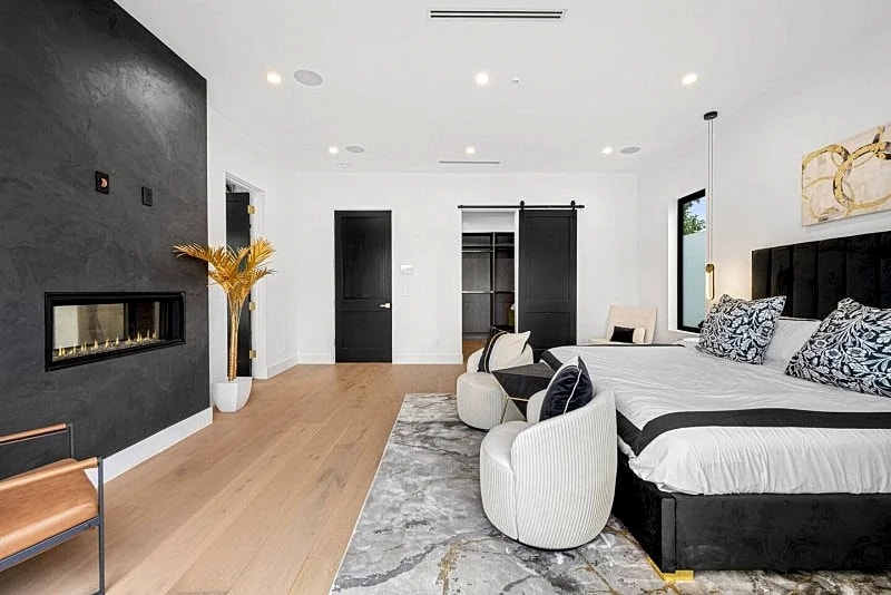Exquisitely Chic home w/pool/bbq in Los Angeles, California, United States — photo 3