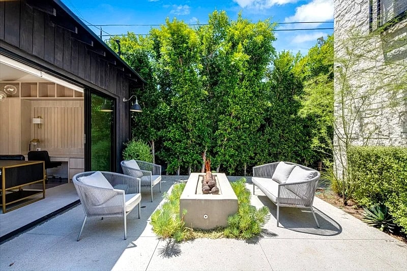 Exquisite modern/farmhouse w/pool, office, bbq in Los Angeles, California, United States — photo 5