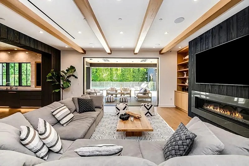 Exquisite modern/farmhouse w/pool, office, bbq