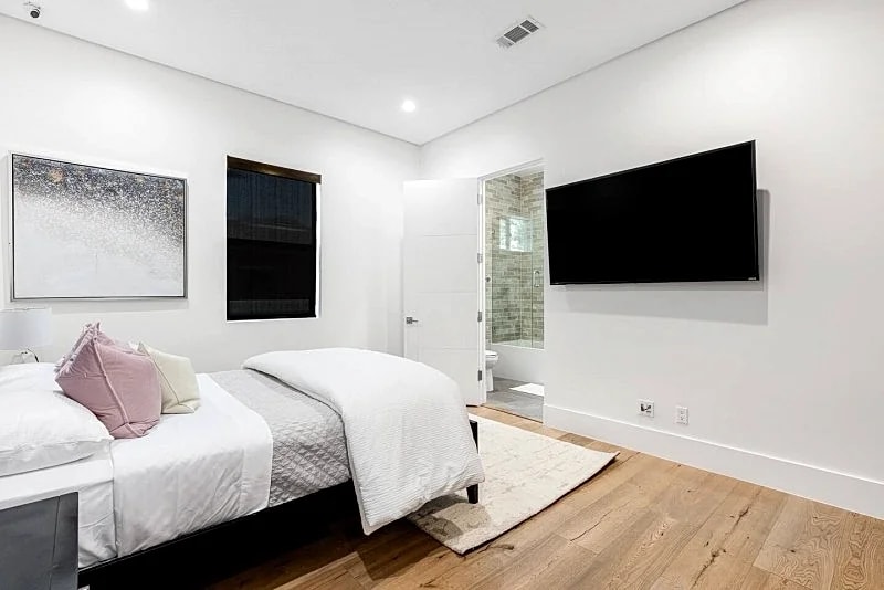 Gorgeous Modern Farmhouse w/pool, office, outdoor in Los Angeles, California, United States — photo 3