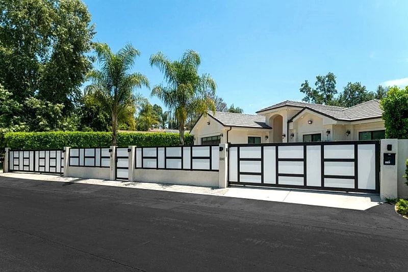 Modern Private Home, POOL, Spa, gorgeous patio in Los Angeles, California, United States — photo 2