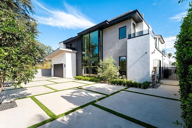 Gated Modern Exclusive Estate w/pool & BB court in Los Angeles, California, United States — photo 5