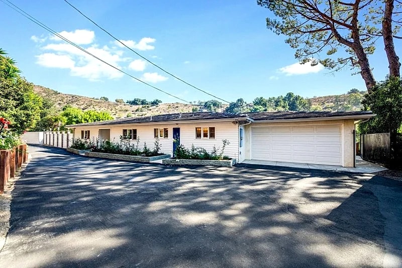 VIEWS! and cozy perfect home in the hills! in Los Angeles, California, United States — photo 5