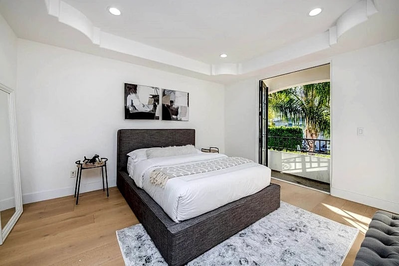 Spanish Modern Elegant Fam Home in Los Angeles, California, United States — photo 3