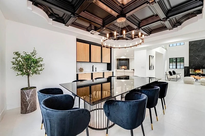 Spanish Modern Elegant Fam Home in Los Angeles, California, United States — photo 5