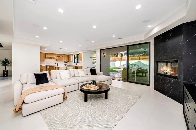 Spanish Modern Elegant Fam Home in Los Angeles, California, United States — photo 4