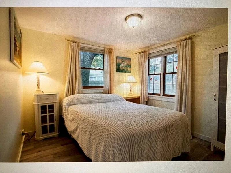 Charming Cottage near Beach and Ferry - West Yarmouth in West Yarmouth, Massachusetts, United States — photo 5