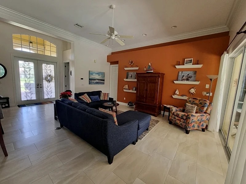 A cozy hideaway home with pool and barbecue, overlooking the golf course in Naples, Florida, United States — photo 4