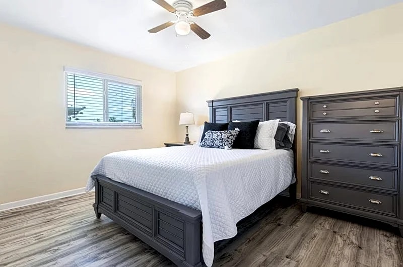 Poolside Paradise: Newly Renovated Units!Just a stroll from Downtown Cape Coral! in Cape Coral, Florida, United States — photo 4