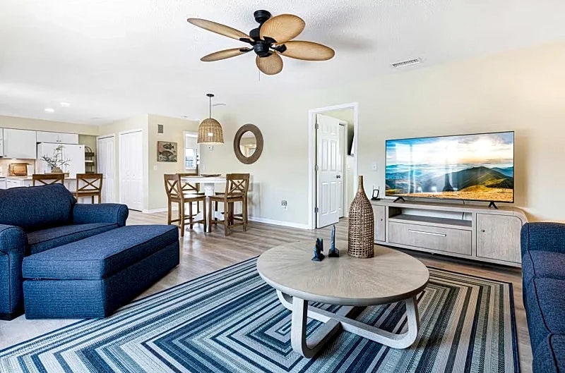 Poolside Paradise: Newly Renovated Units!Just a stroll from Downtown Cape Coral! in Cape Coral, Florida, United States — photo 3