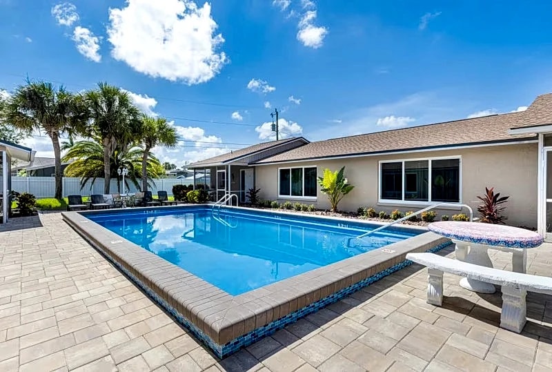 Poolside Paradise: Newly Renovated Units!Just a stroll from Downtown Cape Coral! in Cape Coral, Florida, United States — photo 2