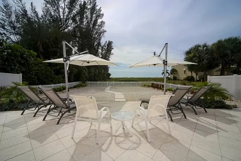 Luxury Siesta Key Beachfront Oasis-STEPS TO WORLD FAMOUS SIESTA KEY SAND in Siesta Key, Florida, United States — photo 3