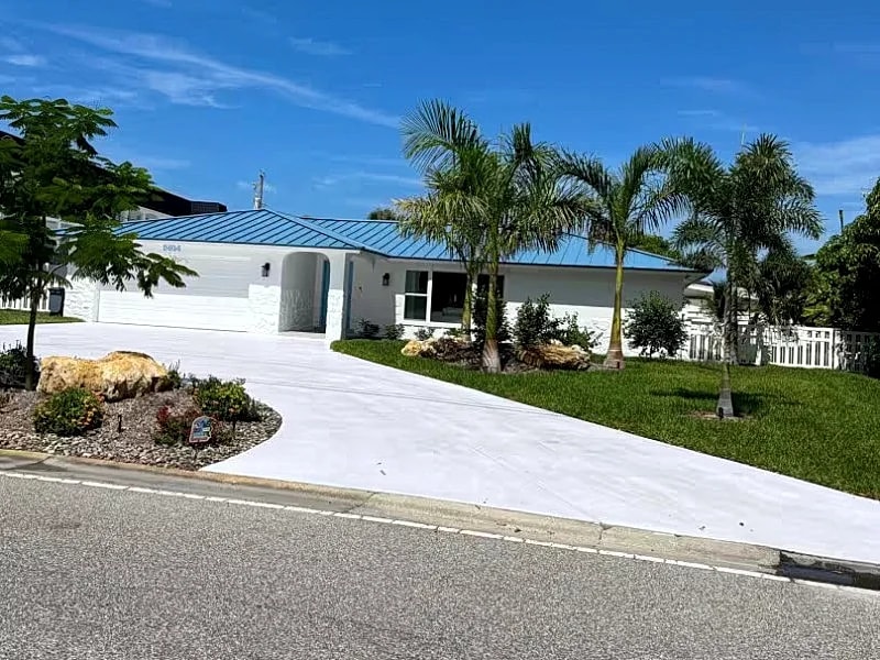 Modern Siesta Key Beach Retreat 3 Bed 2 Bath Gulf and Beach Views with Pool in Siesta Key, Florida, United States — photo 2