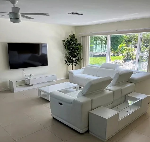 Modern Siesta Key Beach Retreat 3 Bed 2 Bath Gulf and Beach Views with Pool in Siesta Key, Florida, United States — photo 4