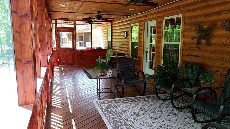 Beautiful cabin style home backing up on the White River! in Mountain View, Arkansas, United States — photo 4