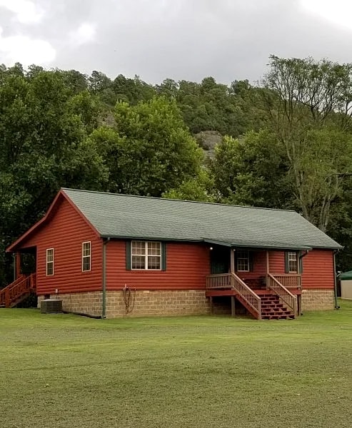 Beautiful cabin style home backing up on the White River! in Mountain View, Arkansas, United States — photo 3