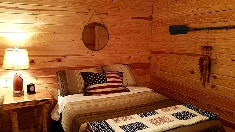 Beautiful cabin style home backing up on the White River! in Mountain View, Arkansas, United States — photo 5