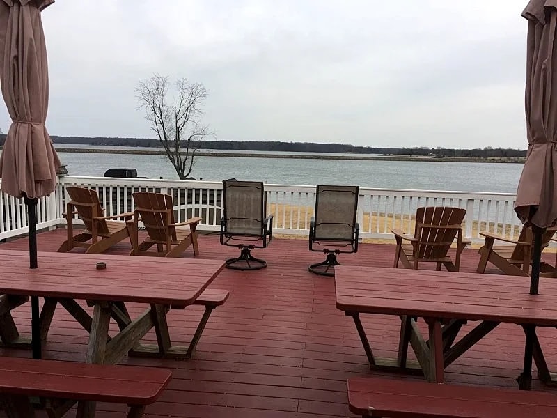 500 FT of secluded waterfront with private beach, boat ramp/dock and gameroom