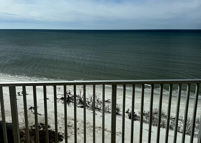 Beach Front/Direct Gulf Facing Condo- bldg C , 1 BDRM King Bed in Fort Myers Beach, Florida, United States — photo 5