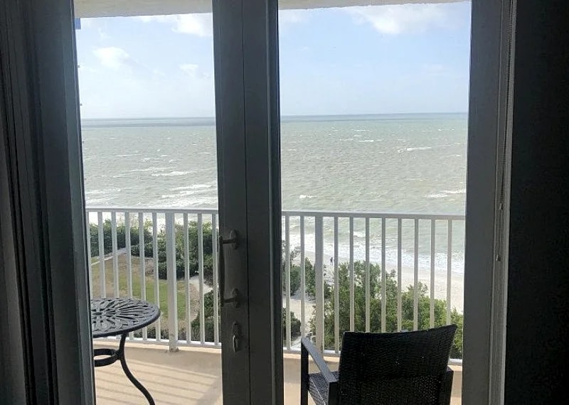 Beautiful Direct Facing Gulf View - Modern Beach Front 10th Floor property in Fort Myers Beach, Florida, United States — photo 5