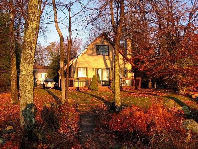 Lakefront Cabin w/ Private Beach, Dock, AC, 4 Boats, Sauna in Tobyhanna, Pennsylvania, United States — photo 4