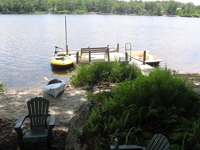 Lakefront Cabin w/ Private Beach, Dock, AC, 4 Boats, Sauna in Tobyhanna, Pennsylvania, United States — photo 5