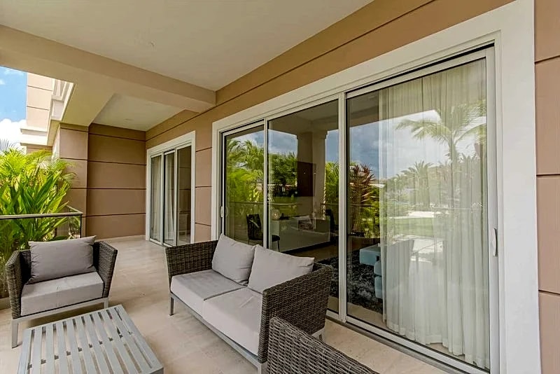 Steps from EAGLE BEACH - LEVENT RESORT - Ocean Garden 2BR condo - LV107 in Oranjestad, Aruba — photo 2