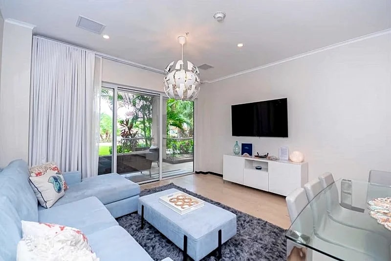 Steps from EAGLE BEACH - LEVENT RESORT - Ocean Garden 2BR condo - LV107 in Oranjestad, Aruba — photo 3