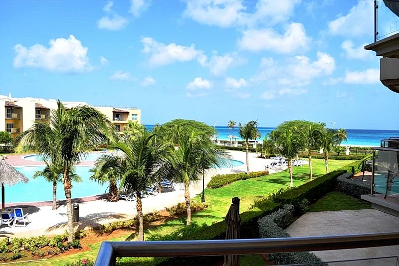 BEACHFRONT- EAGLE BEACH - OCEANIA RESORT - Divine Leisure 2BR condo - BC255 in Oranjestad, Aruba — photo 2