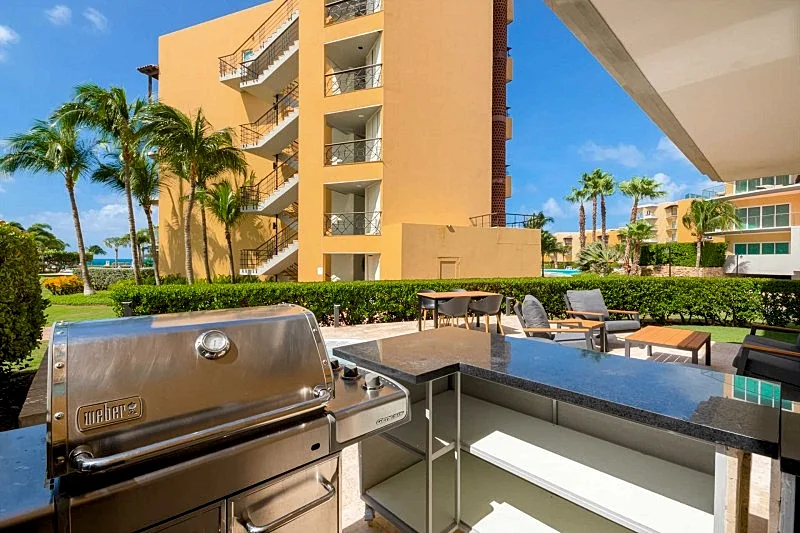 BEACHFRONT- EAGLE BEACH - OCEANIA RESORT - Coral Sea Garden 3BR condo- P116 in Oranjestad, Oranjestad, Aruba — photo 4