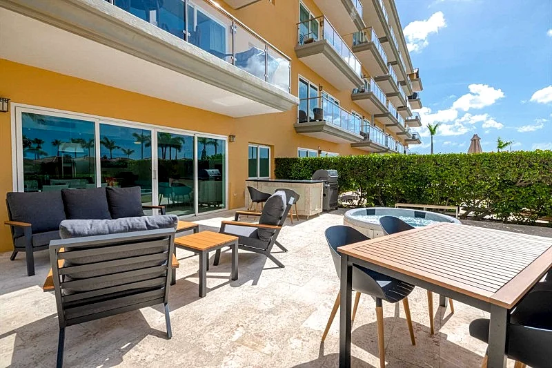 BEACHFRONT- EAGLE BEACH - OCEANIA RESORT - Coral Sea Garden 3BR condo- P116 in Oranjestad, Oranjestad, Aruba — photo 5